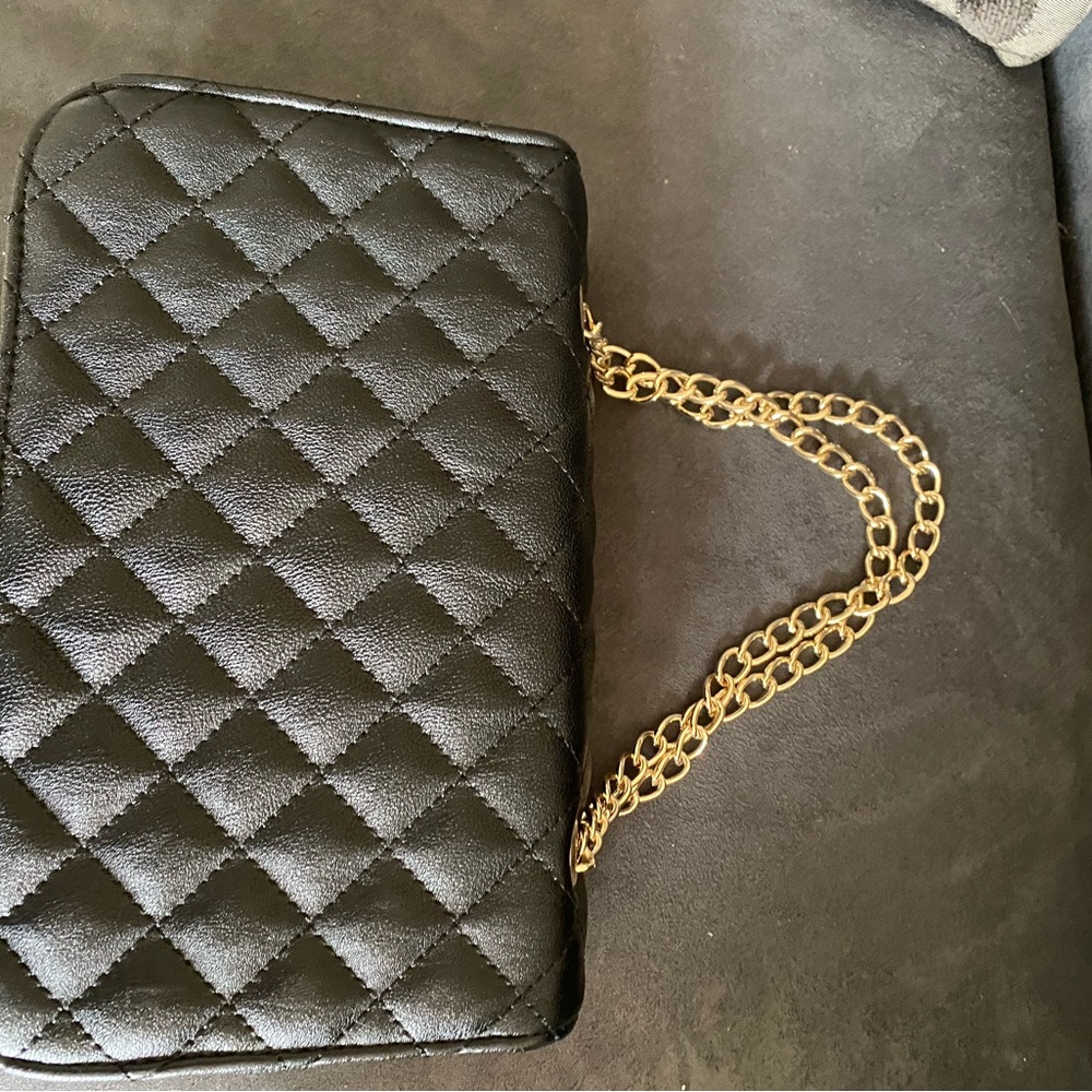 Elegant Black Quilted Bag with Gold Chain